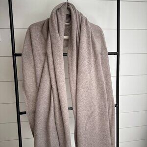 White + Warren Full Size 100% Cashmere Travel Wrap- Excellent Condition